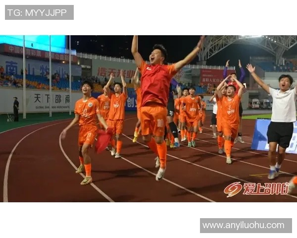 学生们齐声念出足球明星名字展现热爱与激情